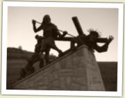 (20/31): Trzeci upadek odbywa sie na piramidzie!